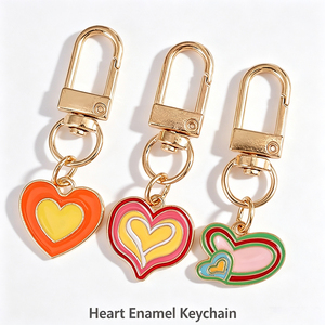 Porte-clés en métal émaillé multicouche en alliage personnalisé, design en forme de cœur, pendentif d'amour coloré pour clés de voiture, sac à dos, sac à main - Product Image 1