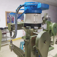 Machine à riveter automatique à quatre griffes haute efficacité pour le pressage de écrous en T industriels