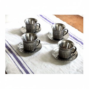 Tasses à boire décoratives avec poignée Fabriquées en Inde Style le plus récent Mugs en métal incroyables pour la table Ensemble de tasses à café et à thé - Product Image 1