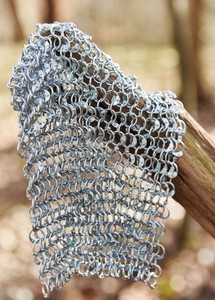 Maille de chaîne durable à maillons carrés rivetés, armure en maille de chaîne à anneaux ronds rivetés, finition naturelle, maille en acier médiévale faite à la main - Product Image 3