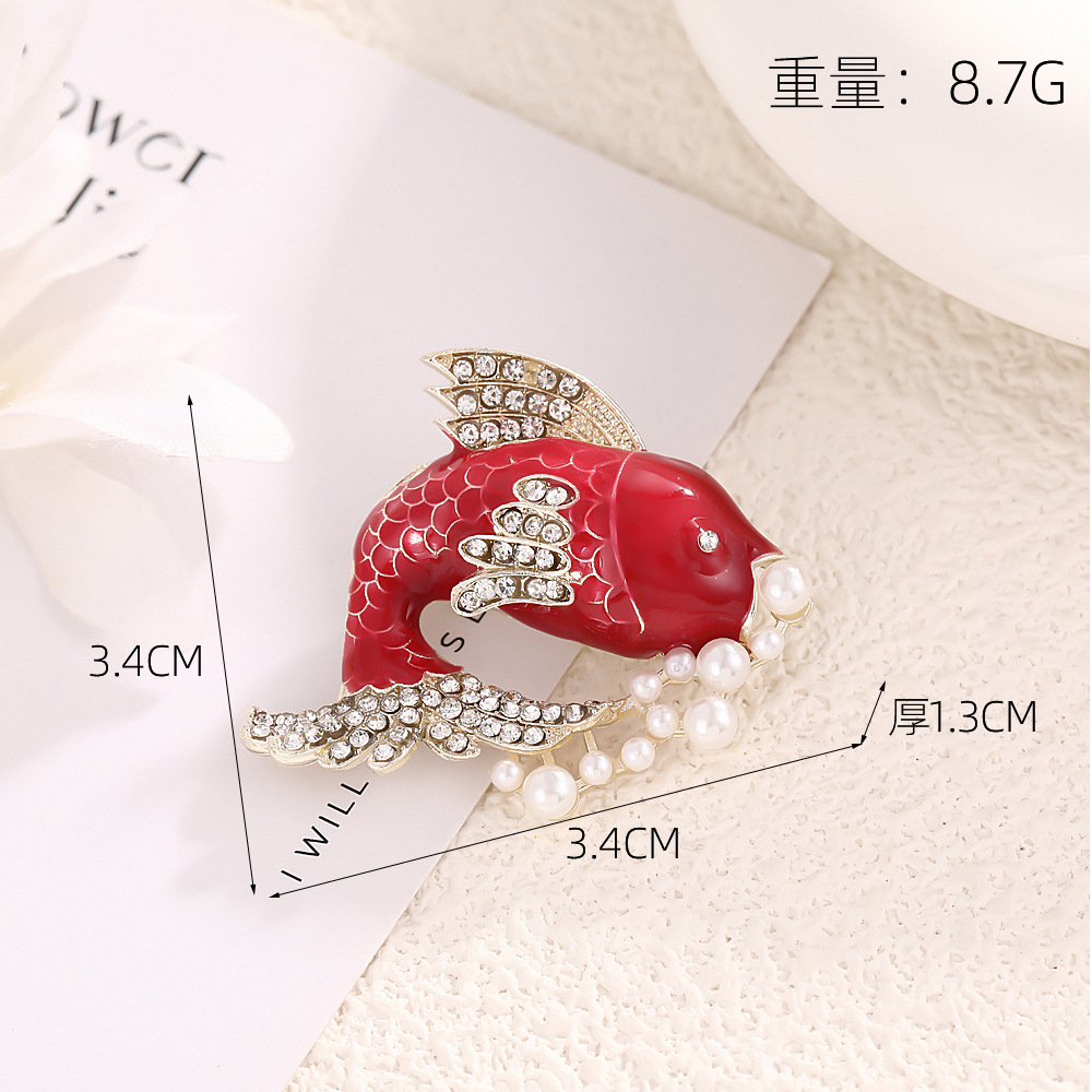 Small carp (3.4*1.3*3.4CM, weight: 8.7g)
