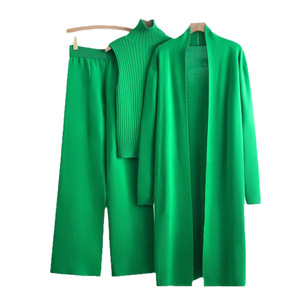 Elegante Set Invernale da Donna in Maglia a 3 Pezzi: Cardigan Lungo, Gilet a Collo Alto e Pantaloni a Gamba Larga - Product Image 1