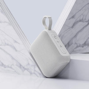 ลำโพงไร้สายสำหรับกลางแจ้งพร้อมเสียงเบสที่ดังมากลำโพงพลาสติกไฟ RGB แบบพกพากันน้ำ - Product Image 6