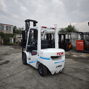 Minicargadora TCM de Segunda Mano en Buen Estado, 3 Toneladas, Motor Diésel EPA CE Usado, Modelo 2022, Altura de Elevación de 3m, Capacidad Todoterreno 1 - Product Image 6
