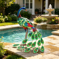 Magnifiques sculptures de paons en métal pour décorer le jardin, la terrasse et le porche.