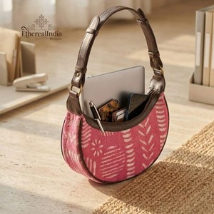 Bolso de Hombro Artesanal Rosa en Forma de Media Luna de Algodón Ikat, Estilo Hobo Boho, Bandolera, Bolso de Uso Diario, Exportación a Granel desde India - Product Image 1