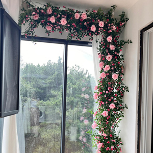 Guirlandes de roses artificielles en soie pour décoration murale, idéales pour balcon et dissimulation de tuyaux - Product Image 2