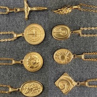 Collier Pendentif Tendance Personnalisé en Acier Inoxydable Plaqué Or 18K avec Boussole Lion Trident Saint Christophe et Pièce de Monnaie pour Hommes