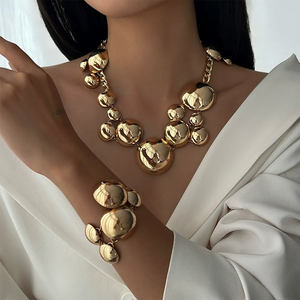 2025 nueva llegada al por mayor textura geométrica collar ovalado gota de agua borla capas geométrico colgante de hierro collar - Product Image 1