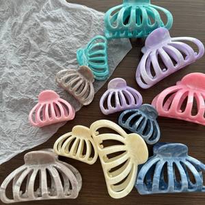 Pinzas de Pelo Huecas de Plástico de Color Sólido, Accesorios de Pelo Femeninos Sencillos y Elegantes para Cabello Fino - Product Image 1