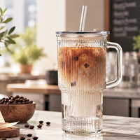 Gobelets en verre de 34 oz en gros avec couvercles et pailles, grands gobelets à eau avec poignée, mugs à thé glacé côtelés compatibles voiture, vente en gros OEM