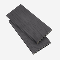 Planches de terrasse en composite durables FORESTAR avec finition contemporaine brossée, imperméables, garantie 5 ans+, pour toitures et terrasses