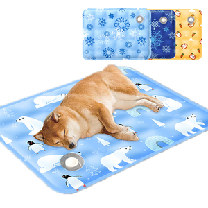 OEM Pet Cooling Mat Cover pour Chien <span class=keywords><strong>Chat</strong></span> No Water Ice Silk Cooling Summer Dog Pad Garder vos animaux de compagnie Cool Cat Cooling Bed Mat - Product Image 1