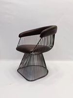Meubles de restaurant modernes de luxe haut de gamme, chaises et table en velours saphir avec structure en métal pour hôtel