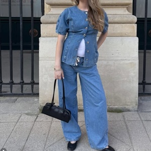 Conjunto de mezclilla personalizado de marca para primavera: Chaqueta vaquera casual de corte ajustado y jeans rectos de tiro medio con lavado ácido vintage. - Product Image 1