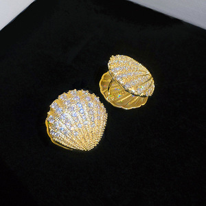 Orecchini a Conchiglia con Fiori in Stile Barocco Vintage per Donne, Eleganti Gioielli da Sera - Product Image 1