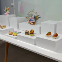 Étagère d'angle carrée en plastique blanc pliable moderne sur mesure, présentoir de buffet, socle pour aliments