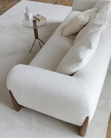 NOVA Weißes Wohnzimmer Lounge Zweisitzer Sofa Ecksofa aus Lammfellstoff Skandinavische Polstermöbel mit Massivholzbeinen