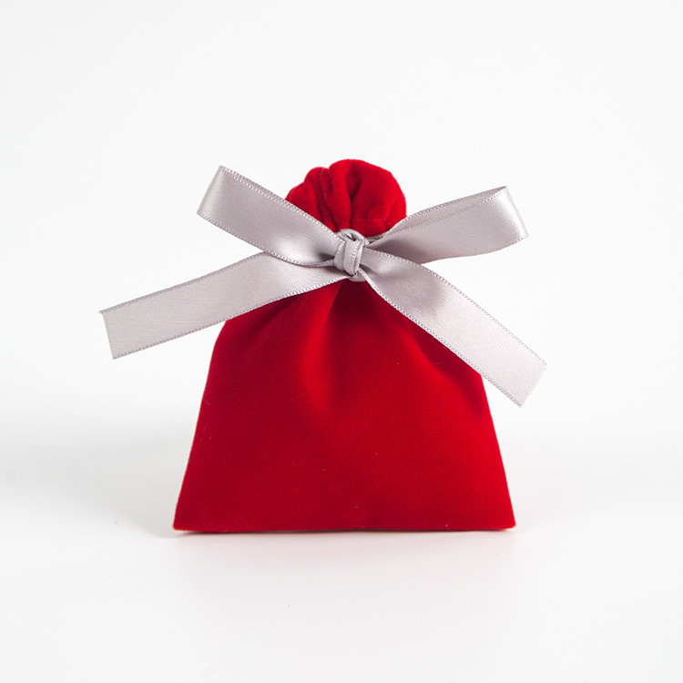 Rouge avec corde grise