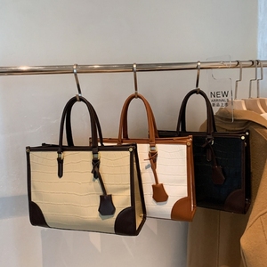 ¡Novedad de 2024! Bolsos de mano de cuero PU con patrón de cocodrilo para ir de compras a la moda, bolsos de mano con borla, bolso grande para mujer - Product Image 1