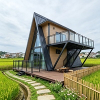 Maison préfabriquée en forme de triangle, structure en acier haute résistance, villa modulaire avec balcon pour hébergement en zone touristique, vacances T6