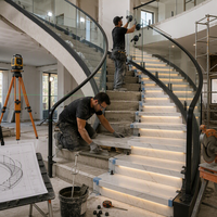 Escalier Courbé Robuste avec Rampe en Marbre Noir – Installation Moderne DIY pour Entrepreneurs Industriels et Ingénieurs (Usage Domestique)