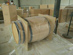 Barile di birra in legno con serbatoio in acciaio inossidabile solido verniciato - Product Image 4