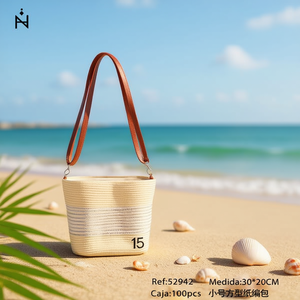 Piccola borsa quadrata in carta intrecciata 30x20cm, borsa a tracolla da donna, borsa da spiaggia estiva - Product Image 3