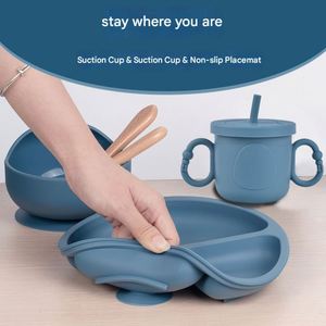 Juego de Platos, Tazones, Baberos y Cucharas de Silicona para Bebés, Antideslizantes y No Tóxicos, para Niños Pequeños - Product Image 2