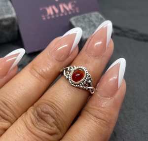 Bague en cornaline rouge en argent sterling Design minimaliste Pierres précieuses naturelles Bijoux faits à la main Bague bohème pour elle - Product Image 6