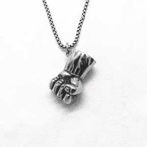 Yunnique – collier poing fort en acier titane pour hommes, pendentif de style fête, bijoux Hip Hop - Product Image 1