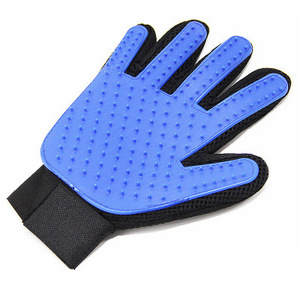 Gant de toilettage pour animaux True Touch bleu pour l'élimination des poils de chien et le massage, brosse à poils pour l'entretien du pelage - Product Image 1