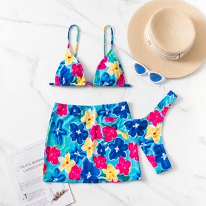 Venta al por mayor de fábrica: Traje de baño de tres piezas de talla grande, pareo de playa, micro bikini para colegiala, sujetador push-up estampado de leopardo y rayas. - Product Image 3