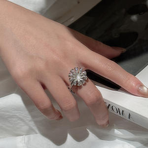 Anillo de Plata de Ley S925 con Diseño de Flor, Estilo Vintage Retro, Elegante, Temperamento Único, Ajustable, Estilo Casual con Incrustaciones de Circonitas - Product Image 1