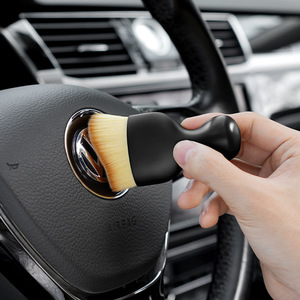 Cepillo para polvo de coche Chongteng, doble cepillo suave de ABS con pelo marrón para limpieza de grietas interiores. - Product Image 1