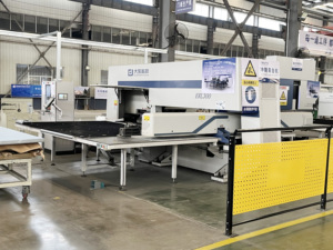 Machine combinée de découpe laser DARDONTECH EPL300 1500x3000mm 32 stations 3KW Laser - Product Image 5
