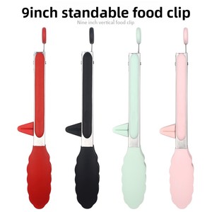Pince alimentaire en acier inoxydable de 9 pouces avec support, antidérapante et résistante aux hautes températures, pour barbecue, steak, pain, gâteau et cornichons - Product Image 1