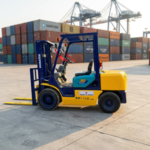 Montacargas Diésel Komatsu Usado de 3 Toneladas, Mástil de Tres Etapas de <span class=keywords><strong>4.5</strong></span> Metros, Longitud de Horquilla de 1370 mm, Ancho de Horquilla de 125 mm, Distancia entre Ejes de 2170 mm - Product Image 1