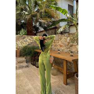 ชุดสูทสีเขียวมะกอกแบบย่นสำหรับผู้หญิง - Product Image 1