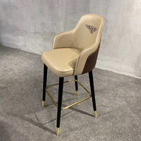 Chaise de salle à manger de luxe européenne moderne en gros, en bois massif, cuir, structure métallique, mobilier de maison personnalisé, siège en éponge haute densité