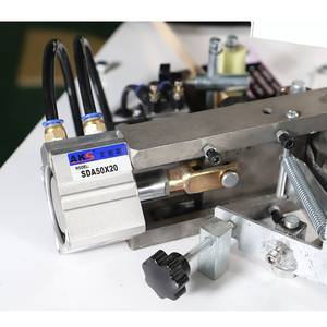 Machine à bander les bois avec bras oscillant, pour lignes courbes et droites, et application de colle double face rapide - Product Image 5