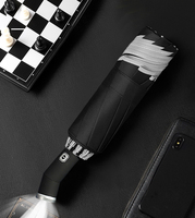 Lampe torche LED anti-UV de voyage, parapluie pliable mini 3 sections avec lumière, ouverture et fermeture automatiques