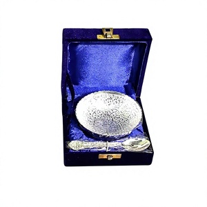 Handmade Engraved Round Metal Decorative <b>Plate</b> with Spoon Classic Plant Pattern Gift Box Set Decorative Food Platter For Kitchen - Product Image 1
