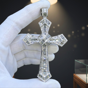 Venta al por mayor de fábrica, diseño ODM, colgante de letra cristiana de plata 925 con moissanita VVS, chapado en rodio, estilo punk BeReal, joyería para hombre - Product Image 1