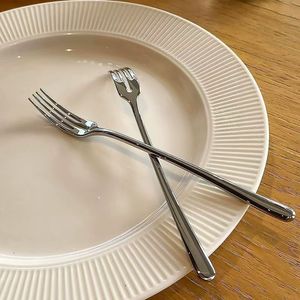 ส้อมผลไม้สแตนเลส ดีไซน์รูกลม สำหรับเค้ก ของหวาน ใช้ในบ้าน ร้านอาหาร - Product Image 2