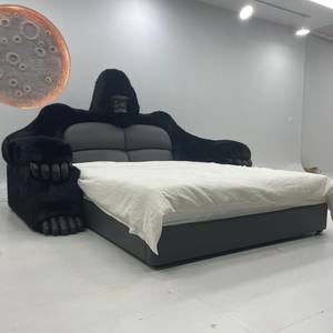 Letto a Muro in Legno Massello con Design di Mostro Bidimensionale Gorilla King Kong, Arredamento per Camera da Letto di Grandi Dimensioni - Product Image 2