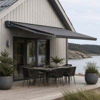 Auvent électrique supérieur à double fonction pour cuisine extérieure et zone de cuisson, offrant une protection solaire et une intimité.
