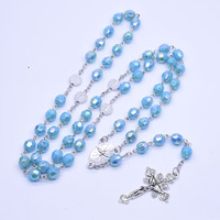 Vente en gros de perles de chapelet catholique en plastique bleu de 8mm chaîne en argent médaille Saint-Benoît croix de jésus collier de bijoux religieux