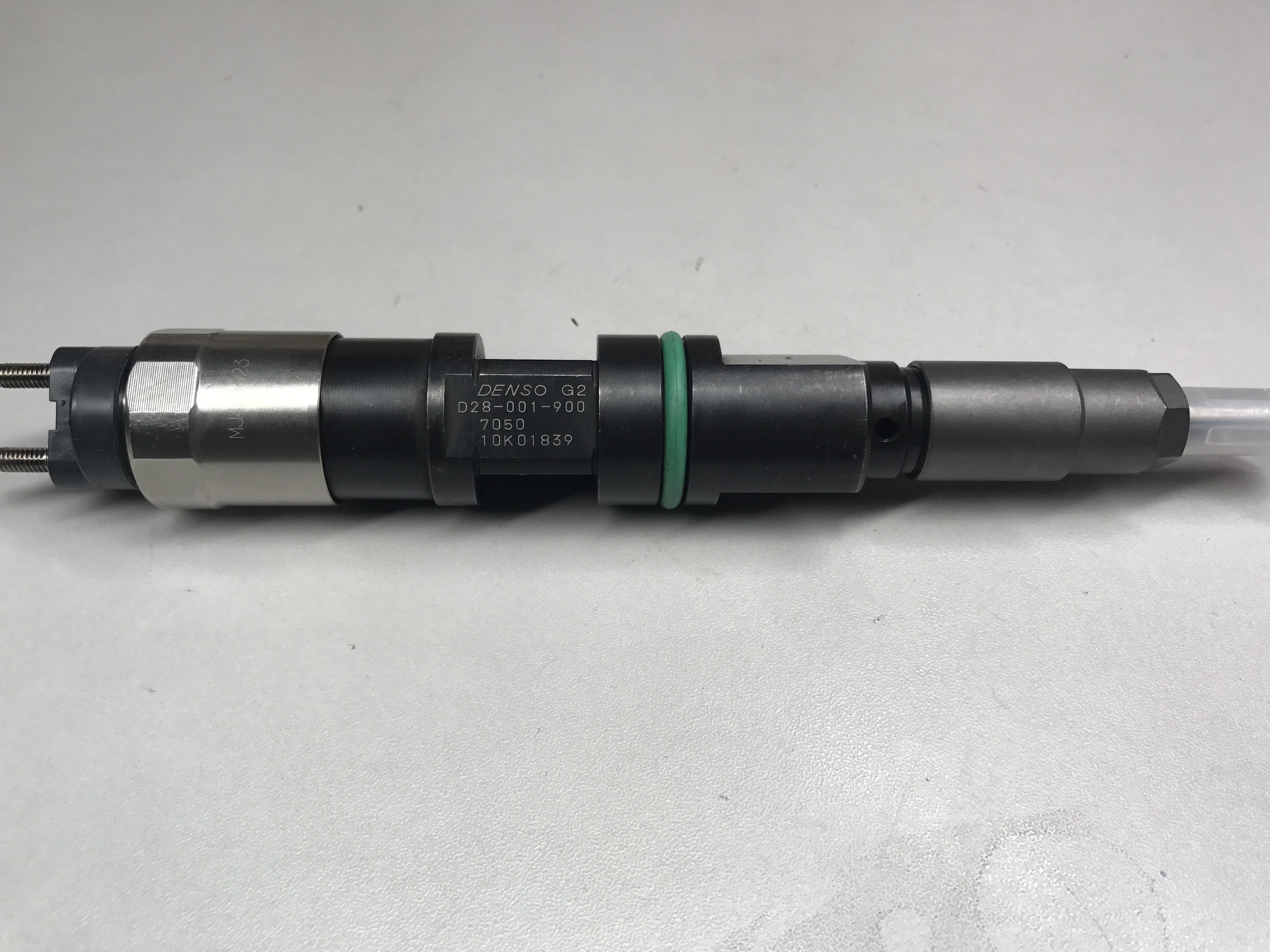 common rail injector 095000-7050 original fuel injector 0950007050 diesel engine injector nozzle 095000-7050 for D28-001-900+A