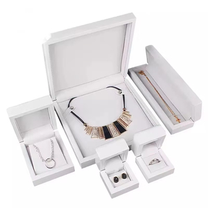 Estuche de exhibición de madera brillante para anillos, soporte para pendientes, caja de embalaje, caja de regalo para anillos de matrimonio, cajas de joyería al por mayor - Product Image 4